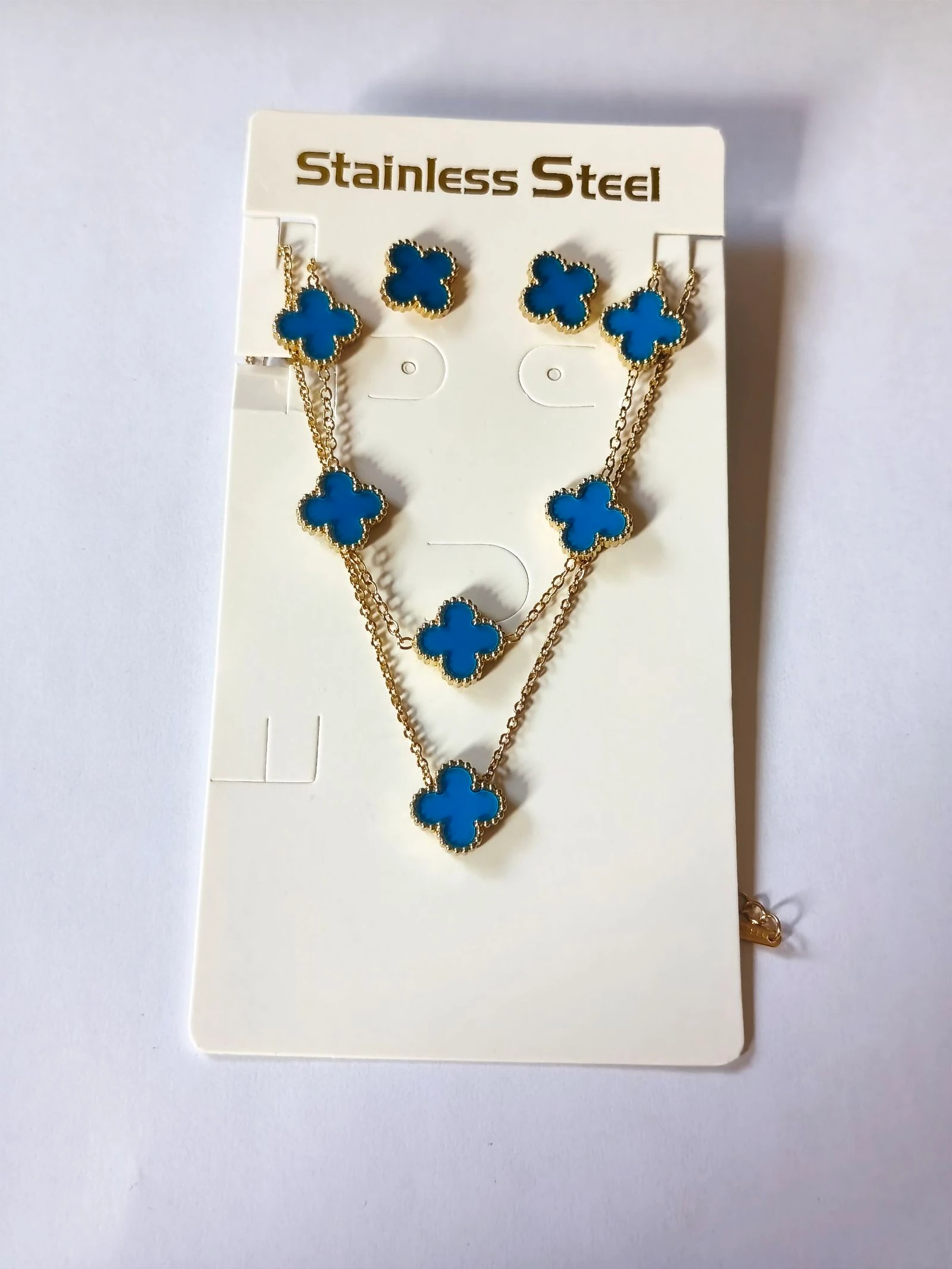 Conjunto de gargantila pulseira e brincos de trevo azul claro com corrente dourada – photo 2